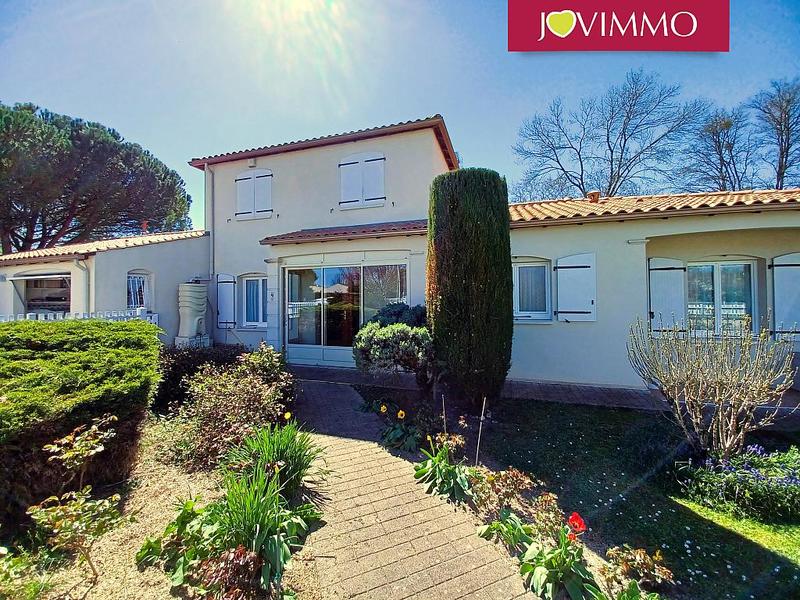 Maison - 205 m² - 7 pièces