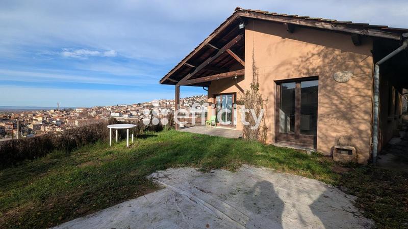 Maison - 95 m² - 5 pièces