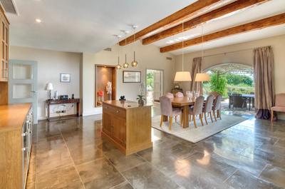 Propriété - 230 m² - 6 pièces