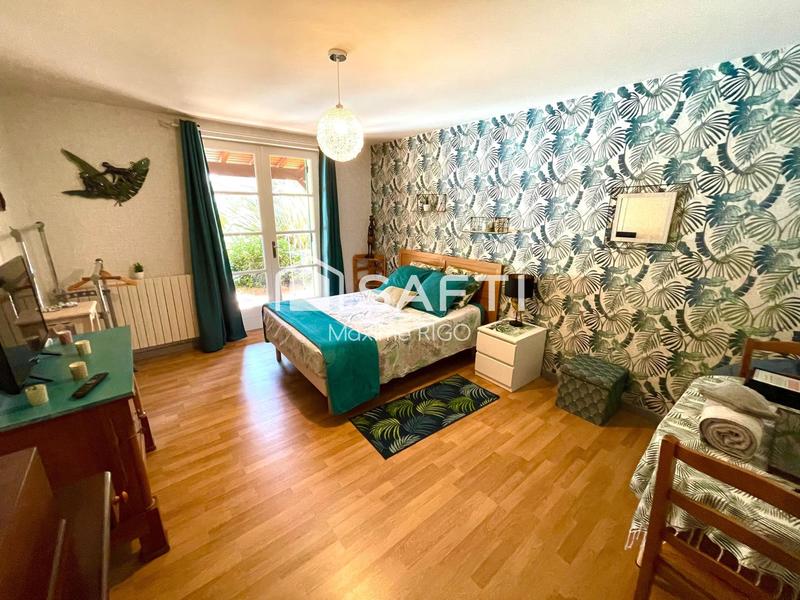 Maison - 255 m² - 7 pièces