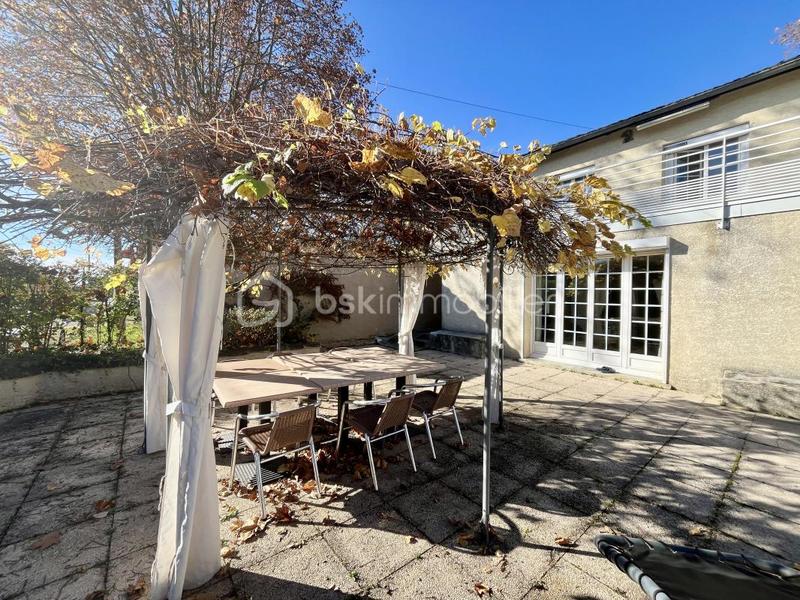 Maison - 201 m² - 7 pièces