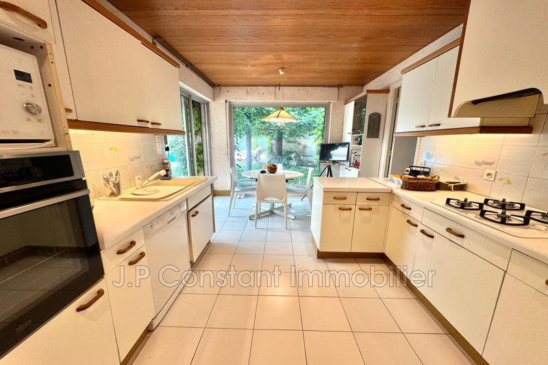 Maison - 260 m² - 6 pièces