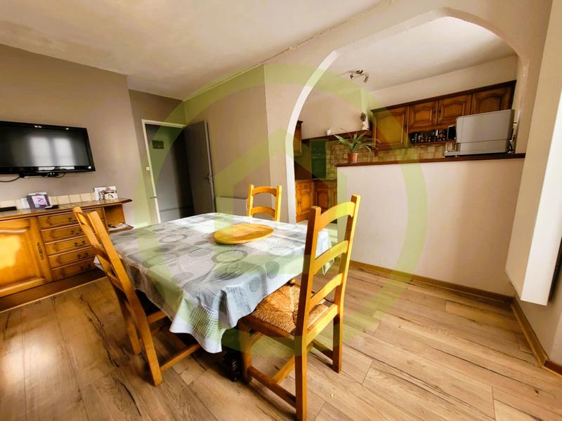 Maison - 275 m² - 8 pièces