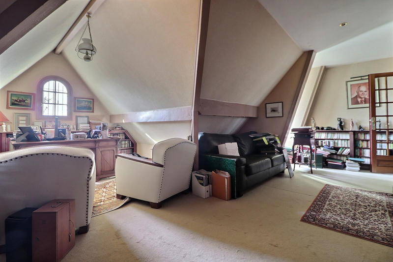 Maison - 255 m² - 8 pièces