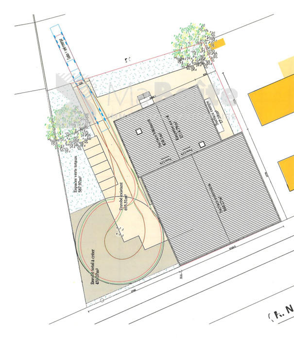 Local d'activité / Entrepôt - 1 700 m² - 2 pièces