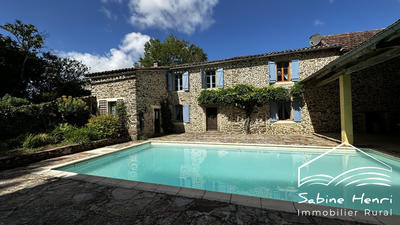 Maison - 300 m² - 11 pièces