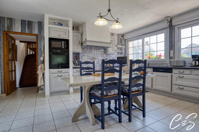 Maison - 219 m² - 8 pièces