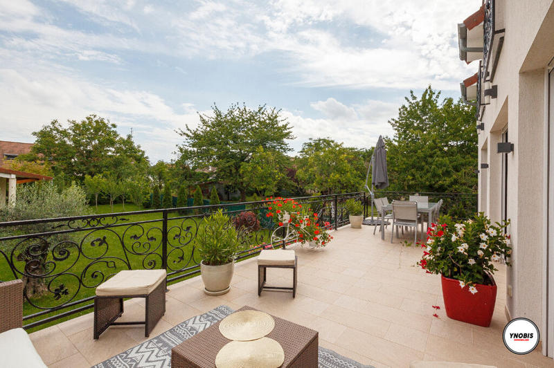 Maison - 190 m² - 8 pièces