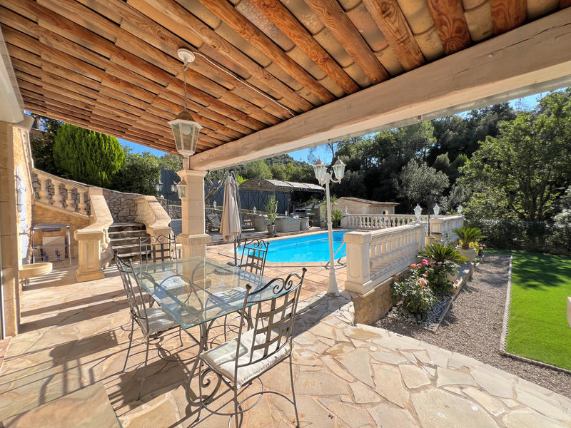 Maison - 212 m² - 7 pièces