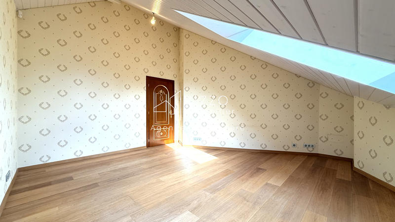 Maison - 450 m² - 20 pièces