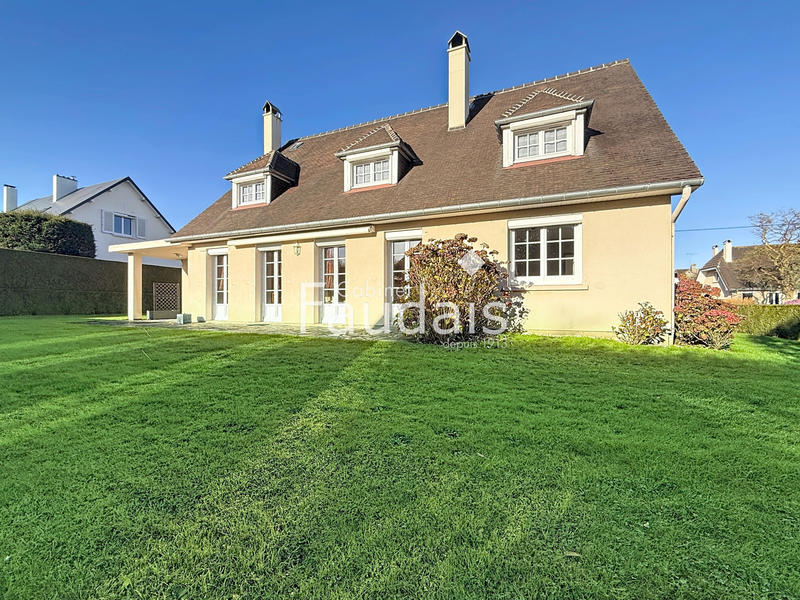 Maison - 180 m² - 8 pièces