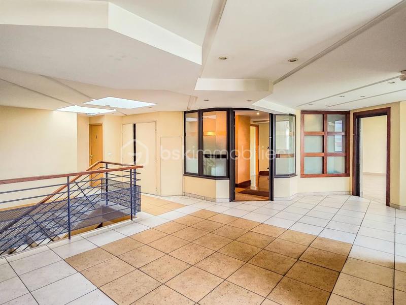 Bureau - 262 m² - 9 pièces