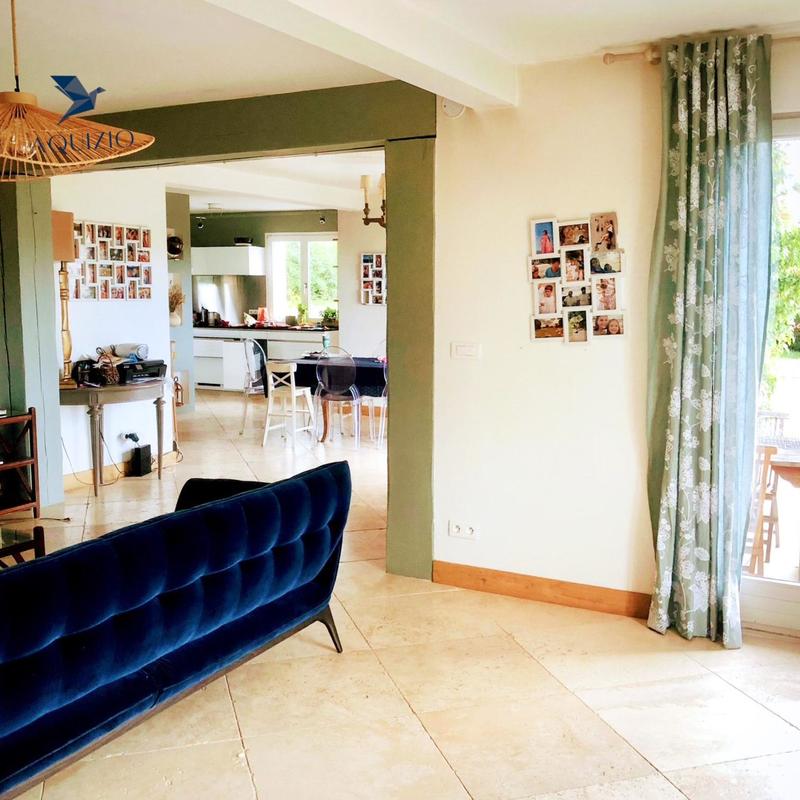 Villa - 261 m² - 8 pièces