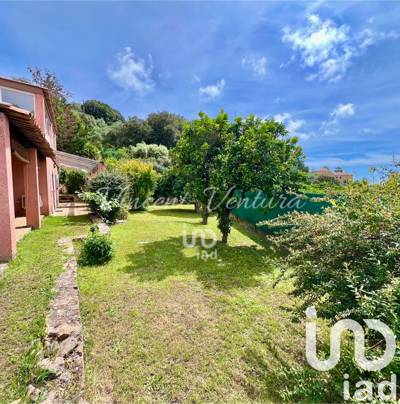 Maison - 216 m² - 8 pièces