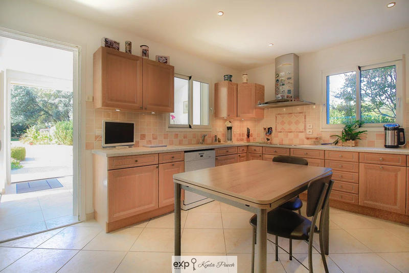 Maison - 238 m² - 8 pièces