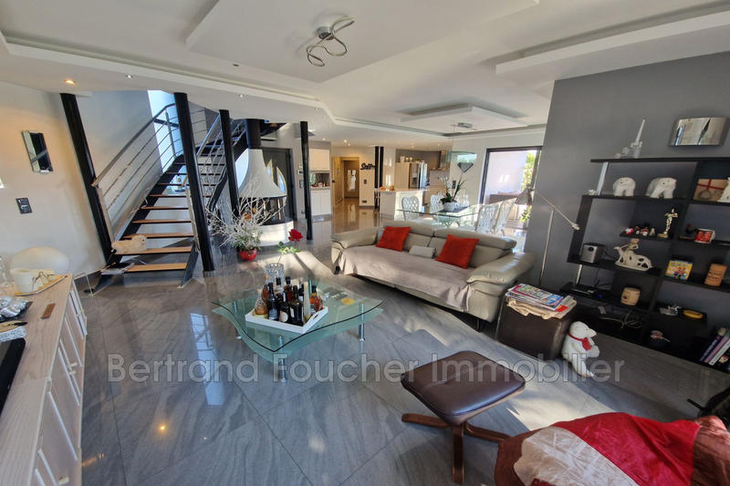 Propriété - 220 m² - 7 pièces