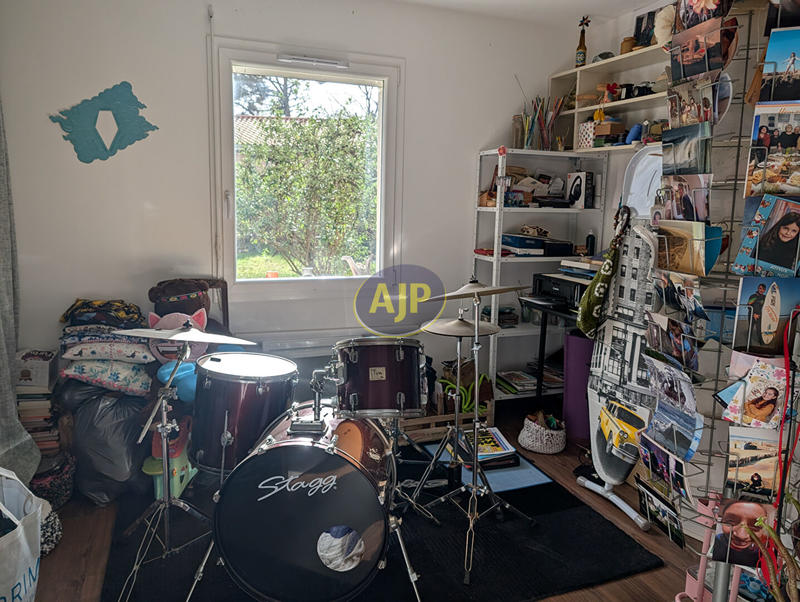 Maison - 99 m² - 5 pièces