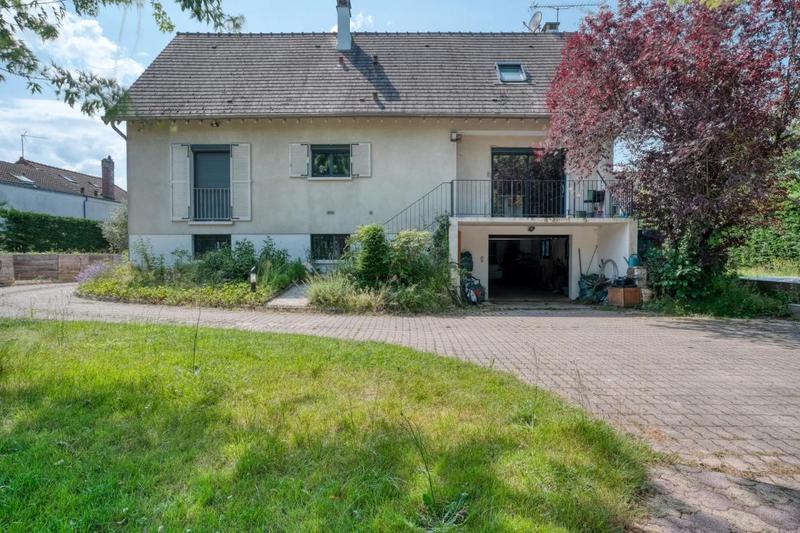 Maison - 210 m² - 8 pièces