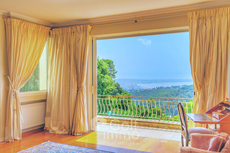 Maison - 225 m² - 6 pièces