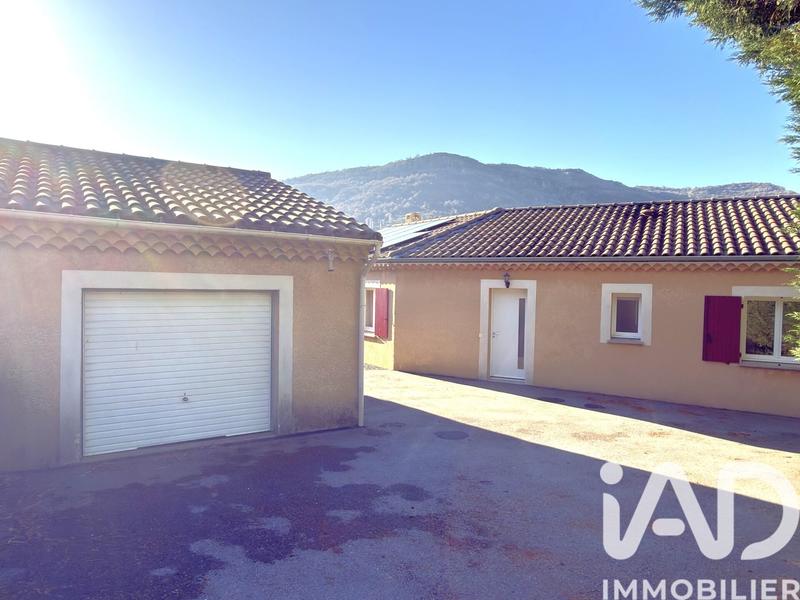 Maison - 104 m² - 4 pièces