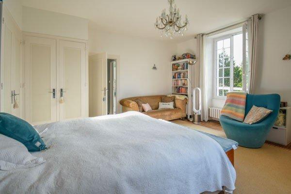 Maison - 256 m² - 11 pièces