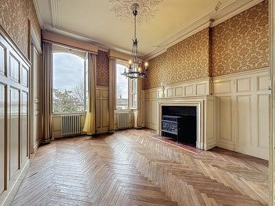 Maison - 360 m² - 7 pièces