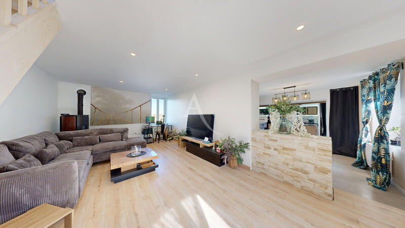 Maison - 156 m² - 9 pièces