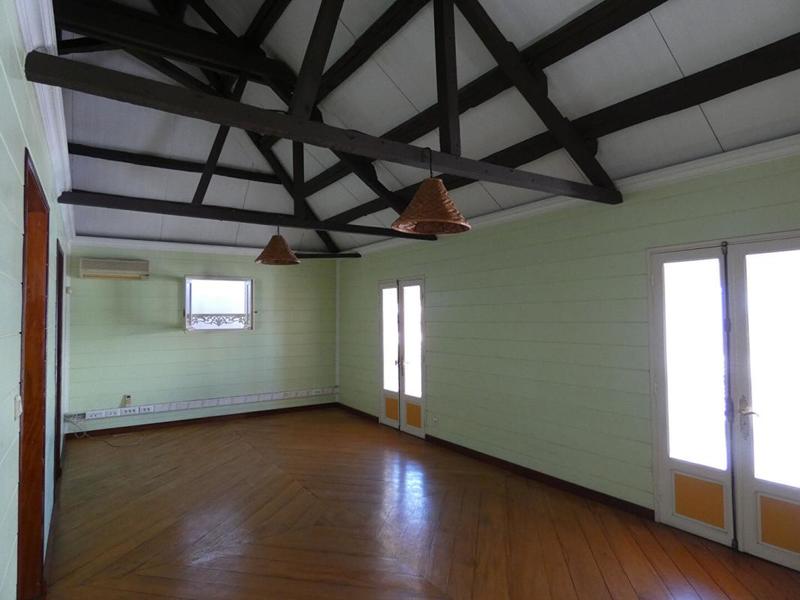 Maison - 280 m² - 9 pièces