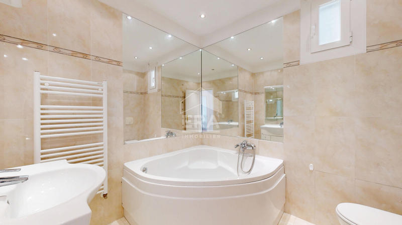 Appartement - 82 m² - 3 pièces