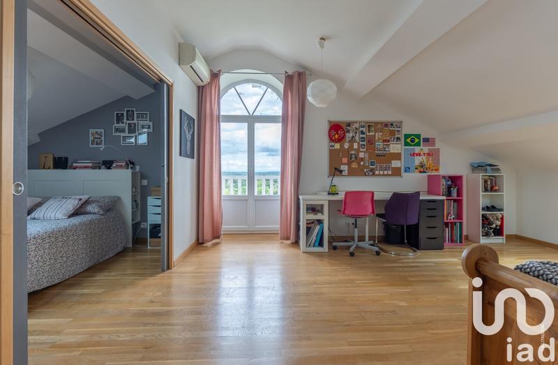 Maison - 234 m² - 7 pièces