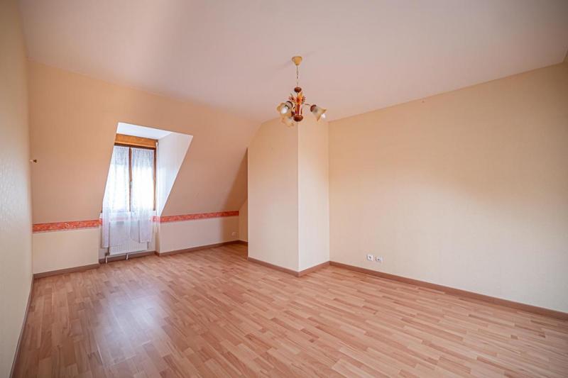 Maison - 230 m² - 8 pièces