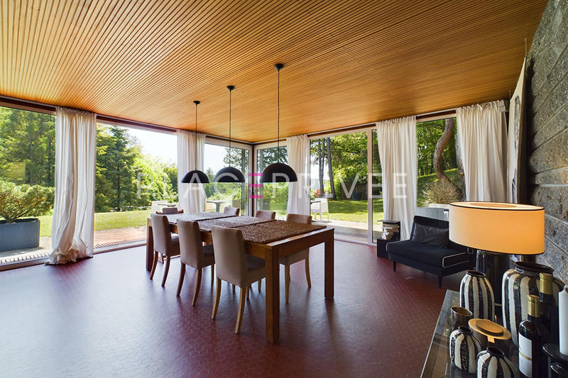 Maison - 400 m² - 12 pièces