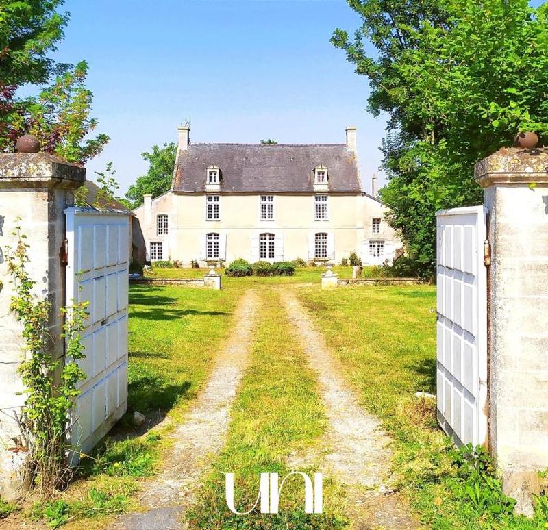 Maison de maîtres - 255 m² - 8 pièces