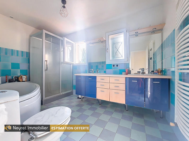 Maison - 181 m² - 8 pièces