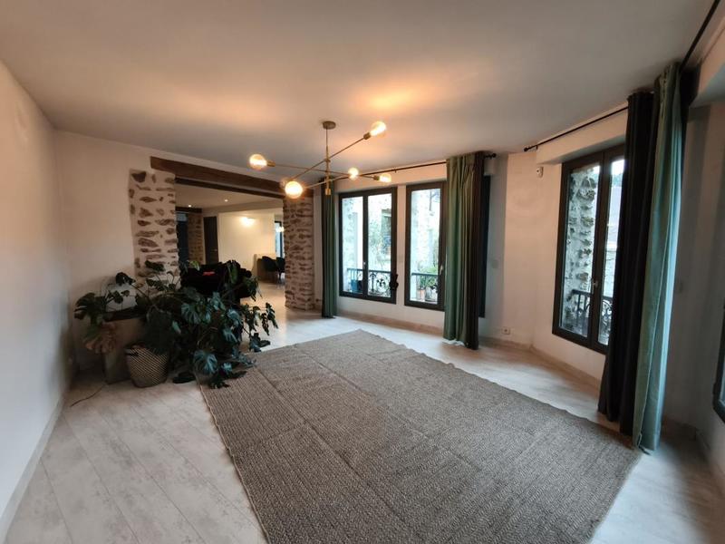 Pavillon - 240 m² - 8 pièces