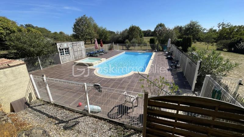 Maison en pierre - 266 m² - 10 pièces