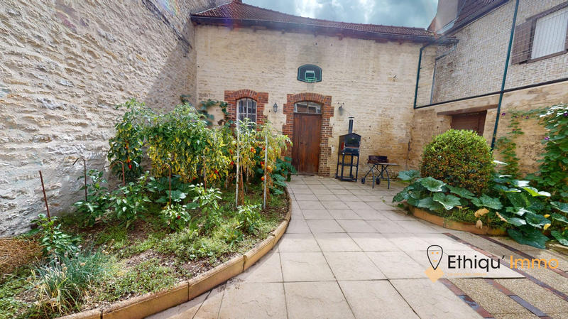 Maison - 287 m² - 8 pièces