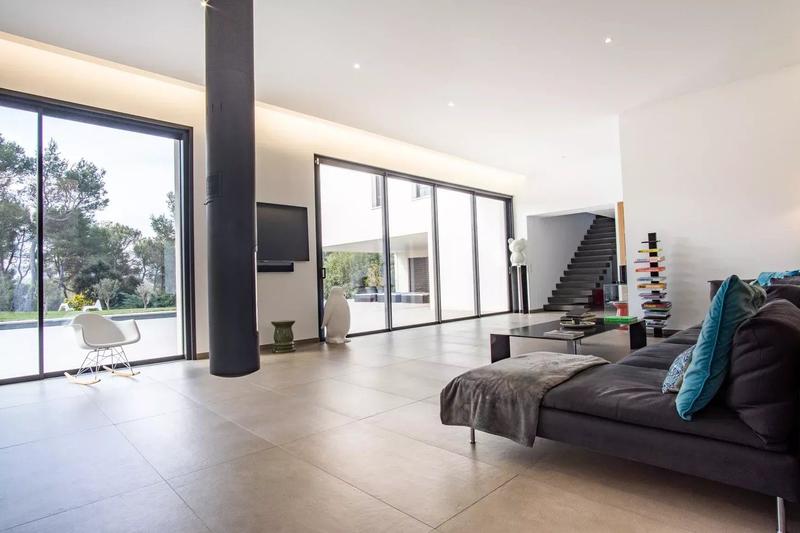 Maison - 220 m² - 5 pièces