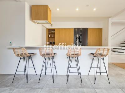 Villa - 208 m² - 9 pièces