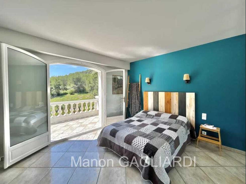 Villa - 263 m² - 7 pièces