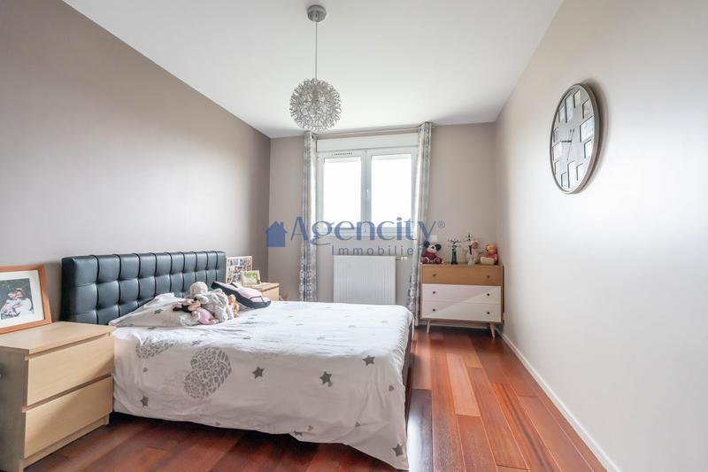 Maison - 214 m² - 7 pièces