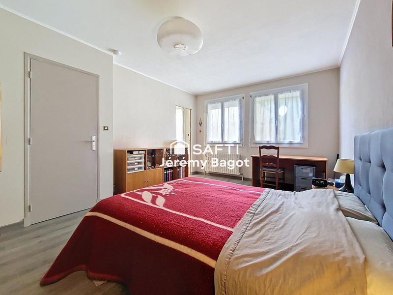 Maison - 240 m² - 7 pièces