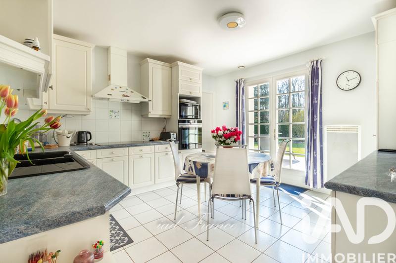 Maison - 246 m² - 9 pièces