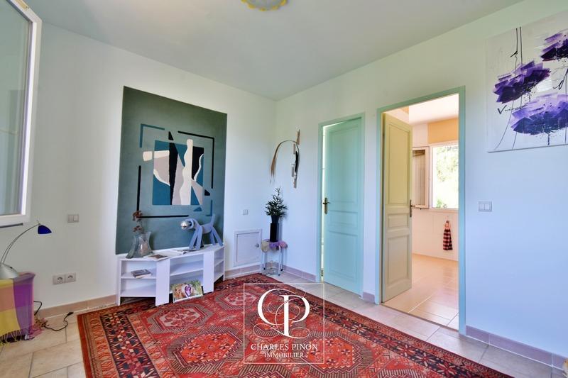 Villa - 289 m² - 9 pièces