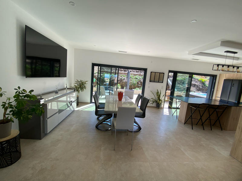 Maison - 250 m² - 5 pièces