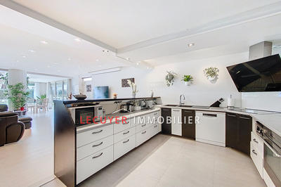 Appartement - 143 m² - 4 pièces