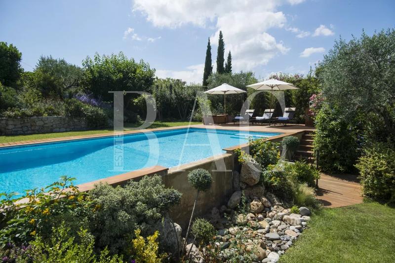 Villa - 402 m² - 12 pièces