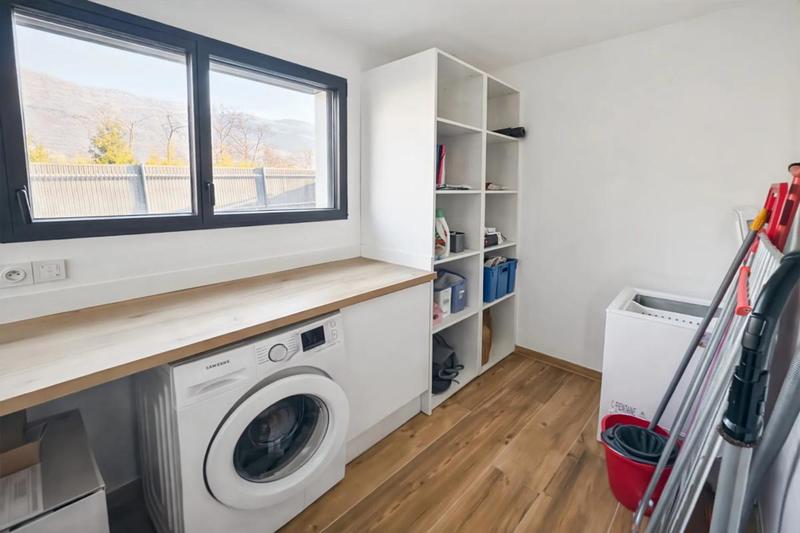 Maison - 215 m² - 9 pièces