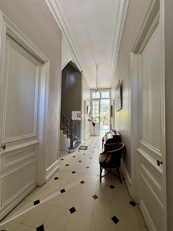 Maison - 200 m² - 7 pièces