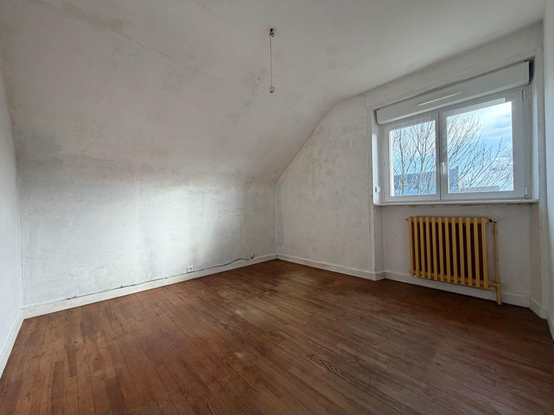 Maison - 90 m² - 5 pièces